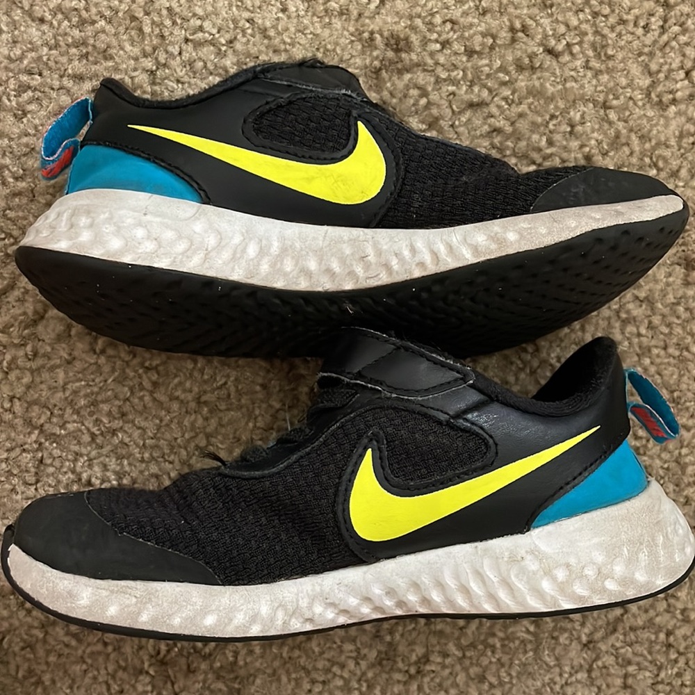 Kids Velcro Nikes!